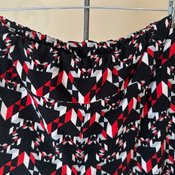 Lularoe Red, Black & White Geometric Leggings 8551 - Picture 5 of 6